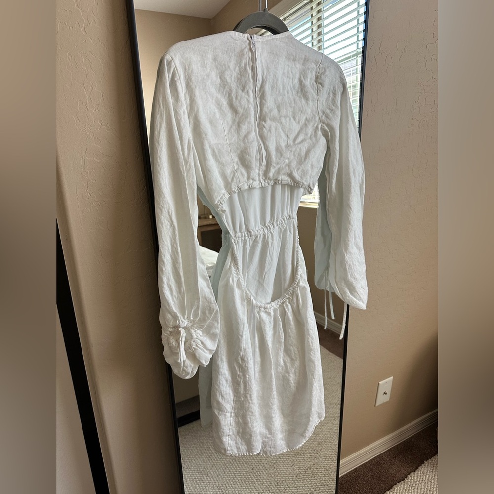 DISSH White Long Sleeve Dress - Picture 2 of 5